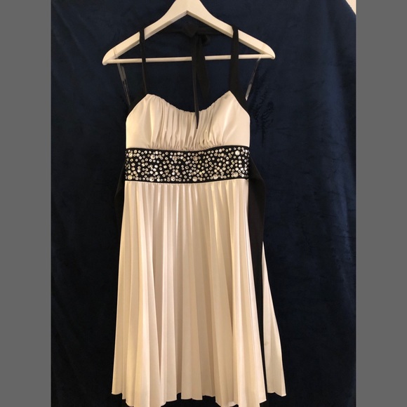 Speechless Dresses & Skirts - 🌺3/$35🌺Speechless off-white formal dress